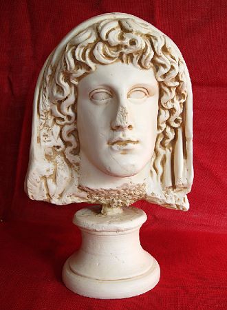 »Augustus«, eine Reproduktion einer römischen Figur aus Kunstmarmor