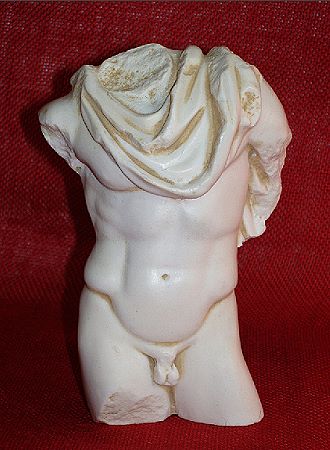 »Torso«, eine Reproduktion einer römischen Figur aus Kunstmarmor