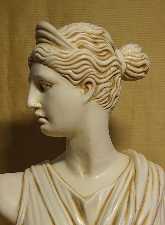 Büste der »Diana«, eine Reproduktion einer römischen Figur aus Kunstmarmor