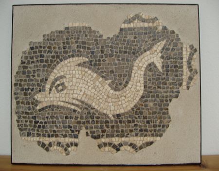 »delfin«, eine Reproduktion eines römischen Mosaiks