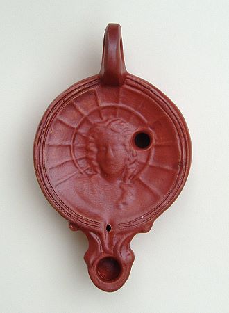 »Helios«, eine Reproduktion einer römischen Öllampe aus Ton