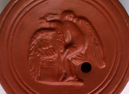 Leda und der Schwan, eine Reproduktion einer römischen Öllampe aus Ton