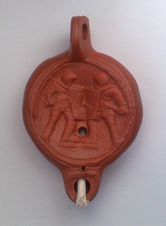 Gladiatoren, eine Reproduktion einer römischen Öllampe aus Ton